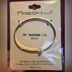 Blessed bracelet Bangle in gold